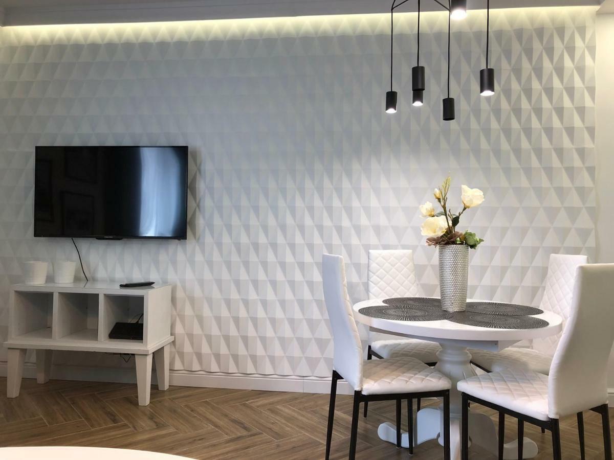 Family & Business Sauna Apartments Paderewskiego Sienkiewicza No2 Centrum Downtown - 2 Bedroom With Private Sauna, Bath With Hydromassage, Parking Кельце Экстерьер фото