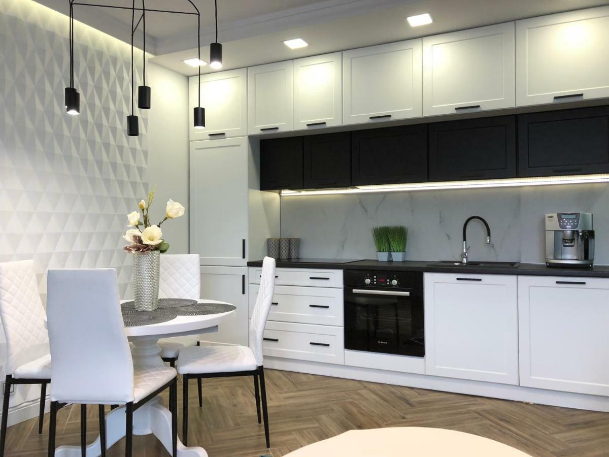 Family & Business Sauna Apartments Paderewskiego Sienkiewicza No2 Centrum Downtown - 2 Bedroom With Private Sauna, Bath With Hydromassage, Parking Кельце Экстерьер фото